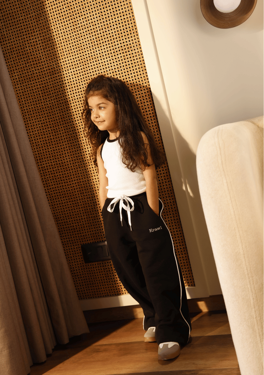 CONTRAST TANK WHITE + CORE JOGGERS BLACK SET